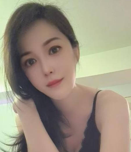 天府二姐美女依灵