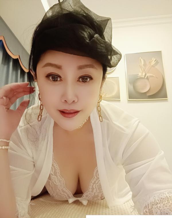 会潮喷的东北小姐姐