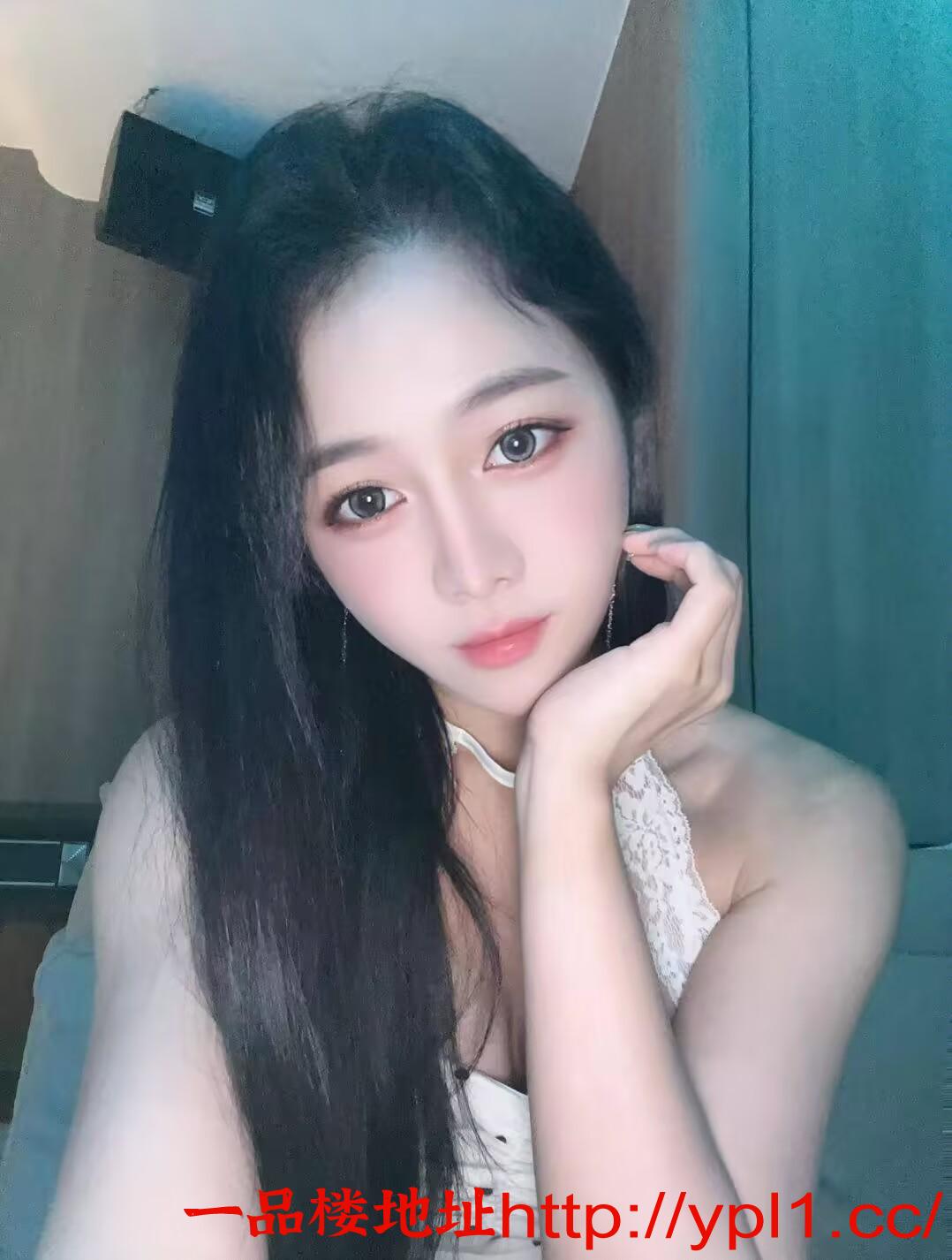 丰满翘臀大胸水嫩骚妹可颜射