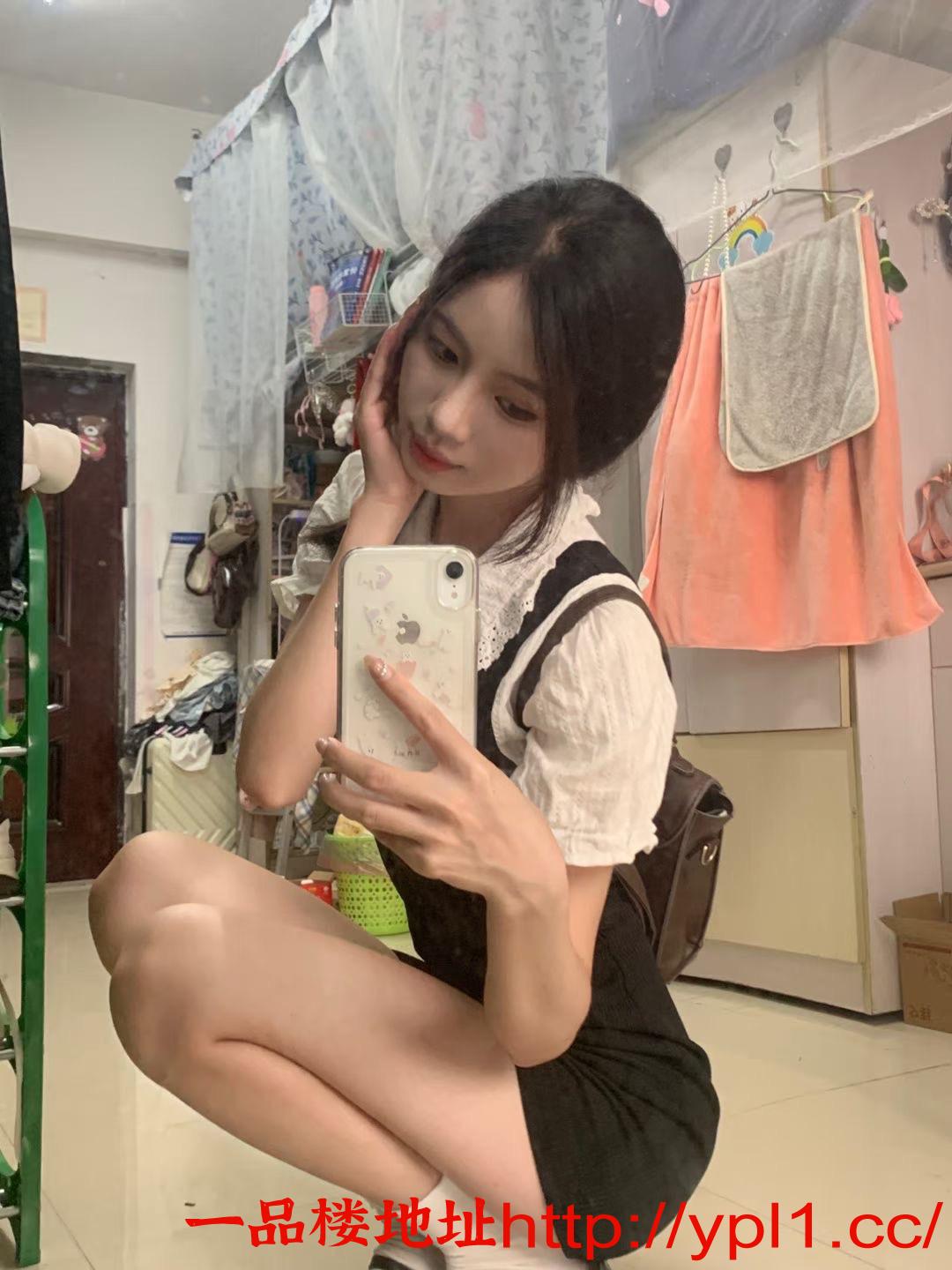 逼美奶大在校学生妹