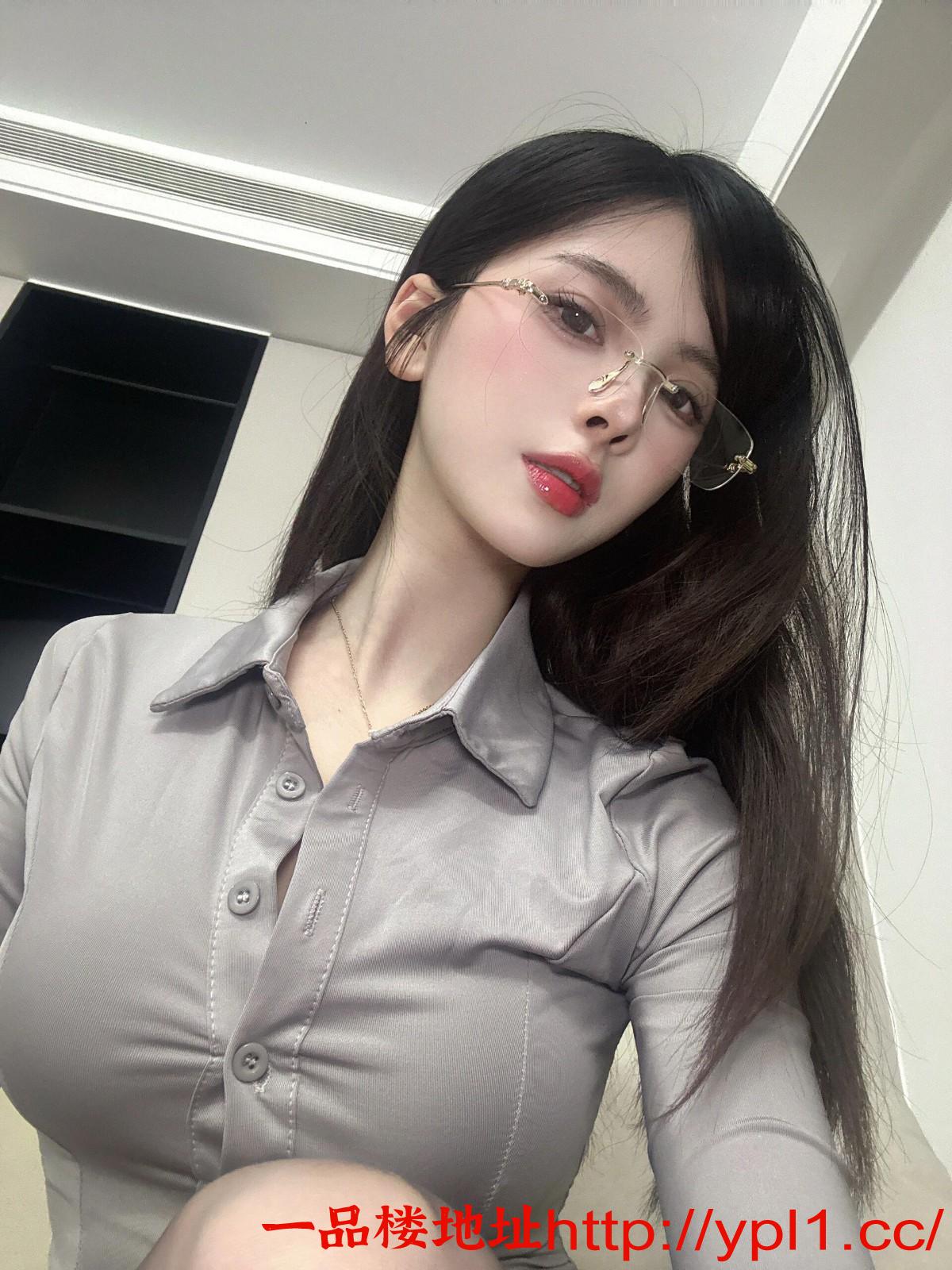 刚出道兼职00后小可爱