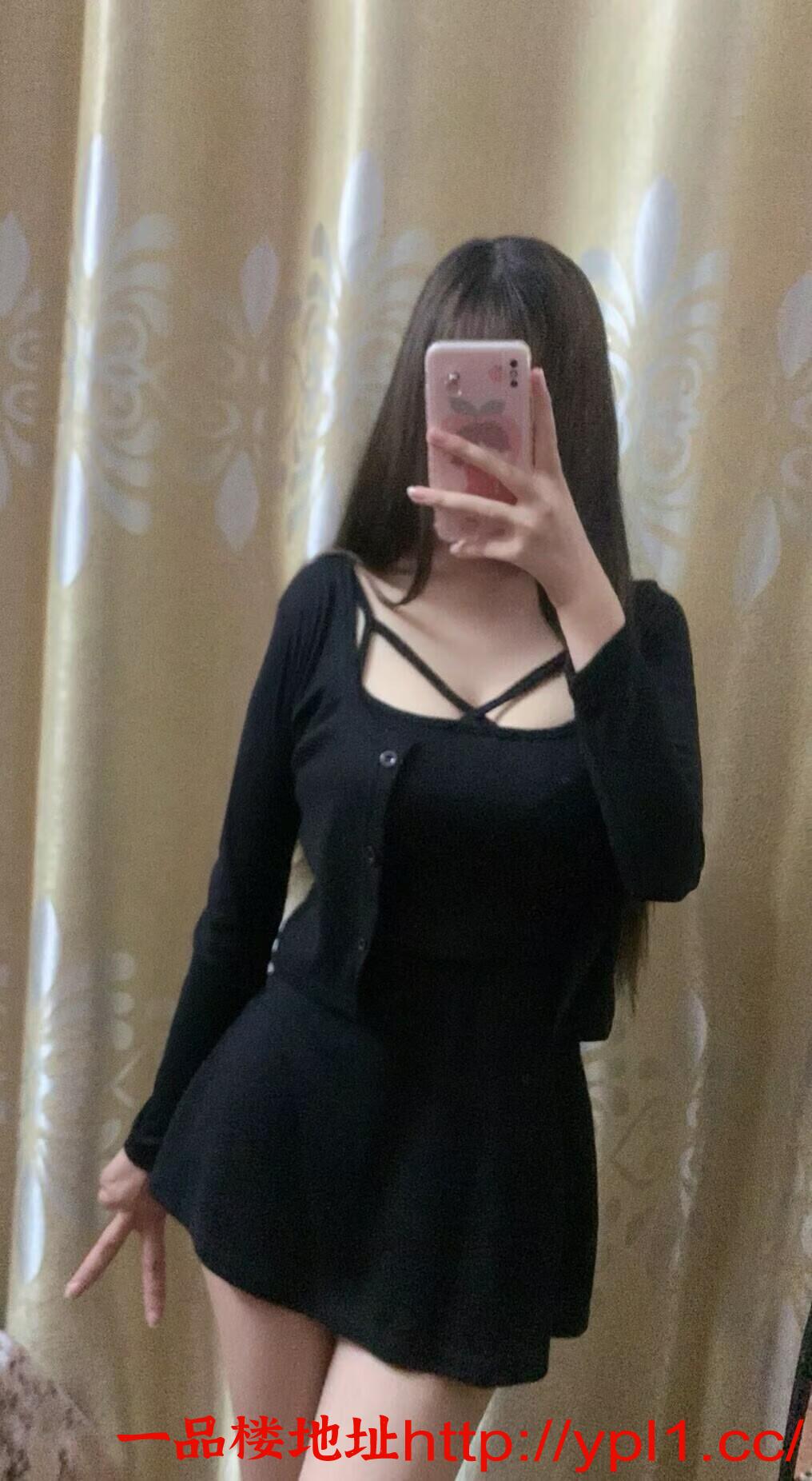 分享极品身材瑜伽小姐姐鲍鱼粉嫩