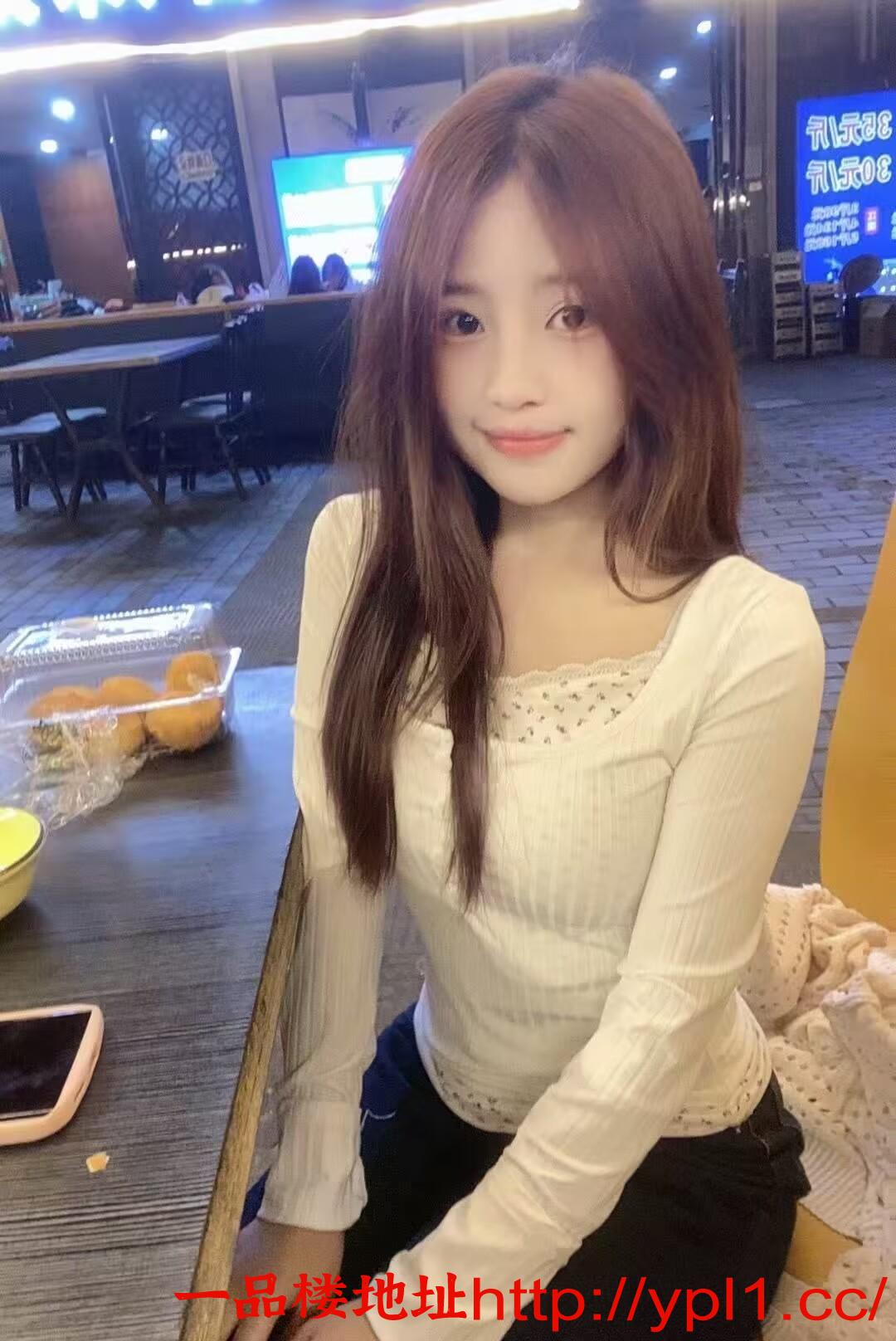 模特身材粉嫩鲍鱼小骚妹