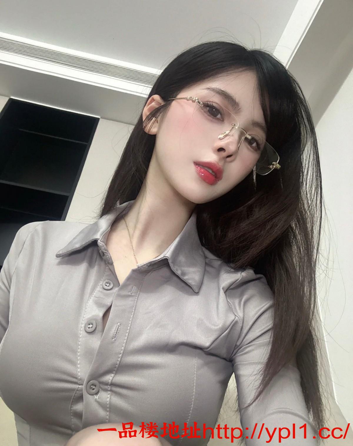 青涩纯骚秘书型御姐冰儿