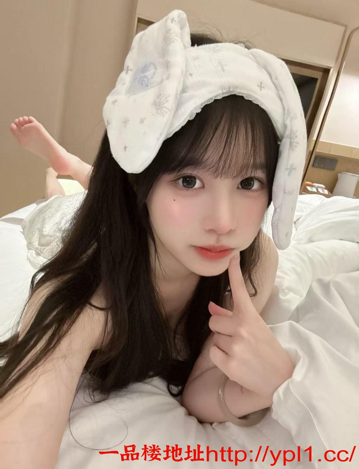 04年放荡妹妹淫水多