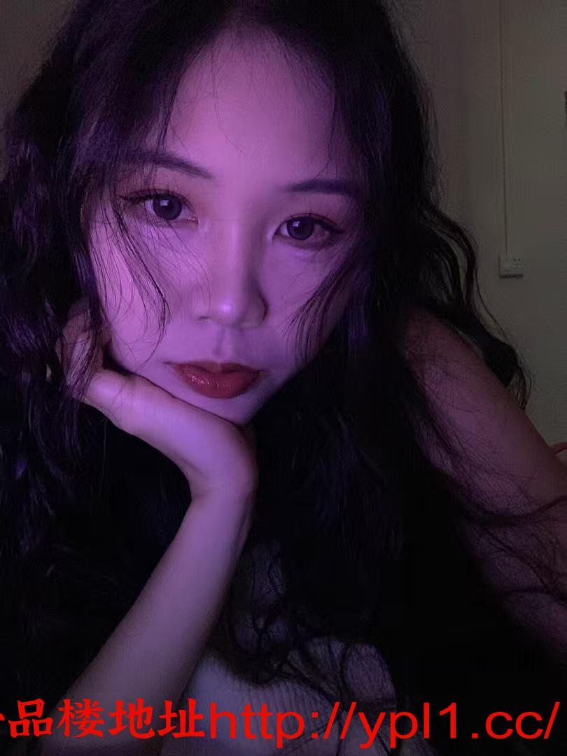 粉嫩白皙长腿妹