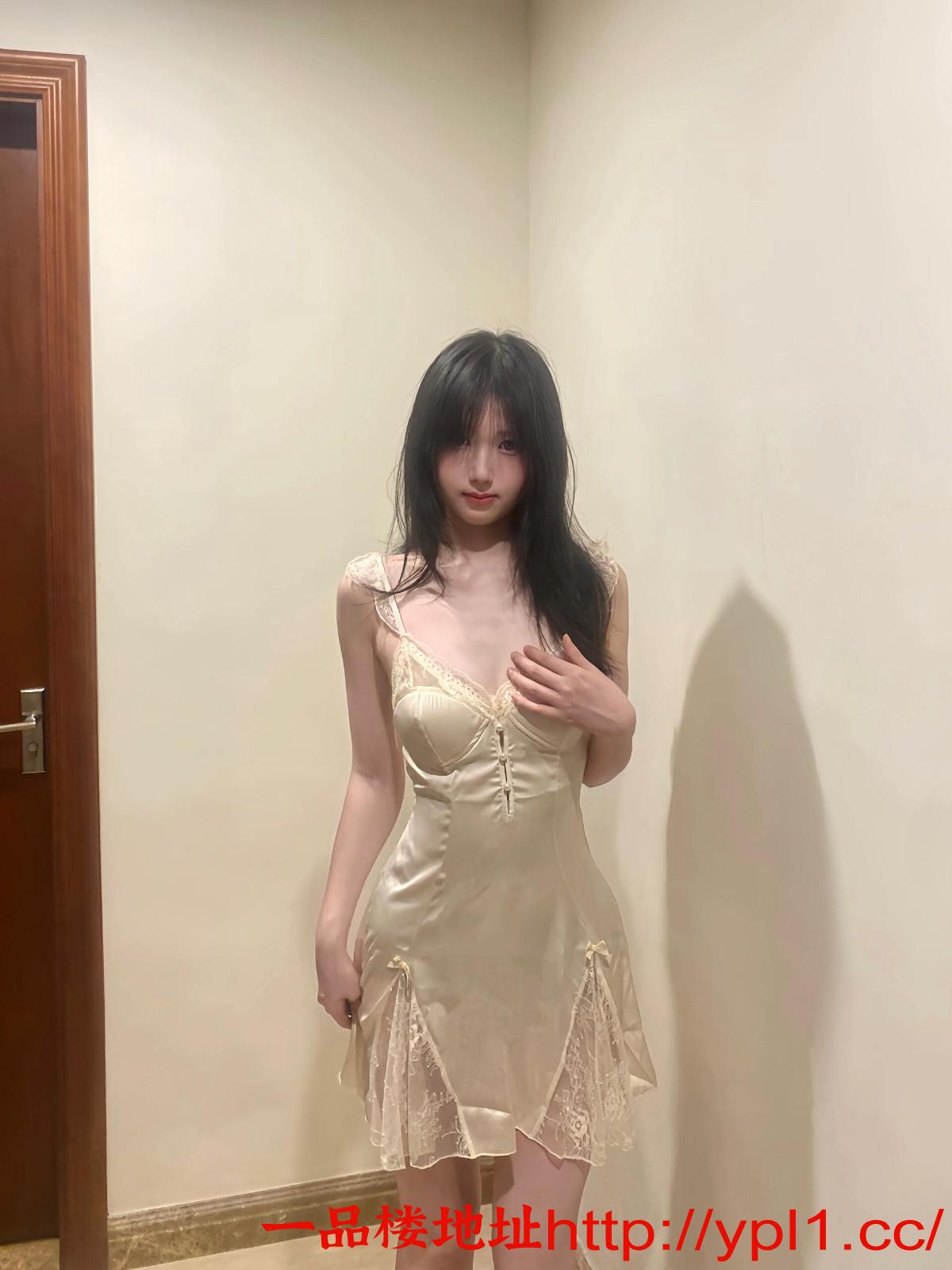 极品白嫩美少女刚下海兼职