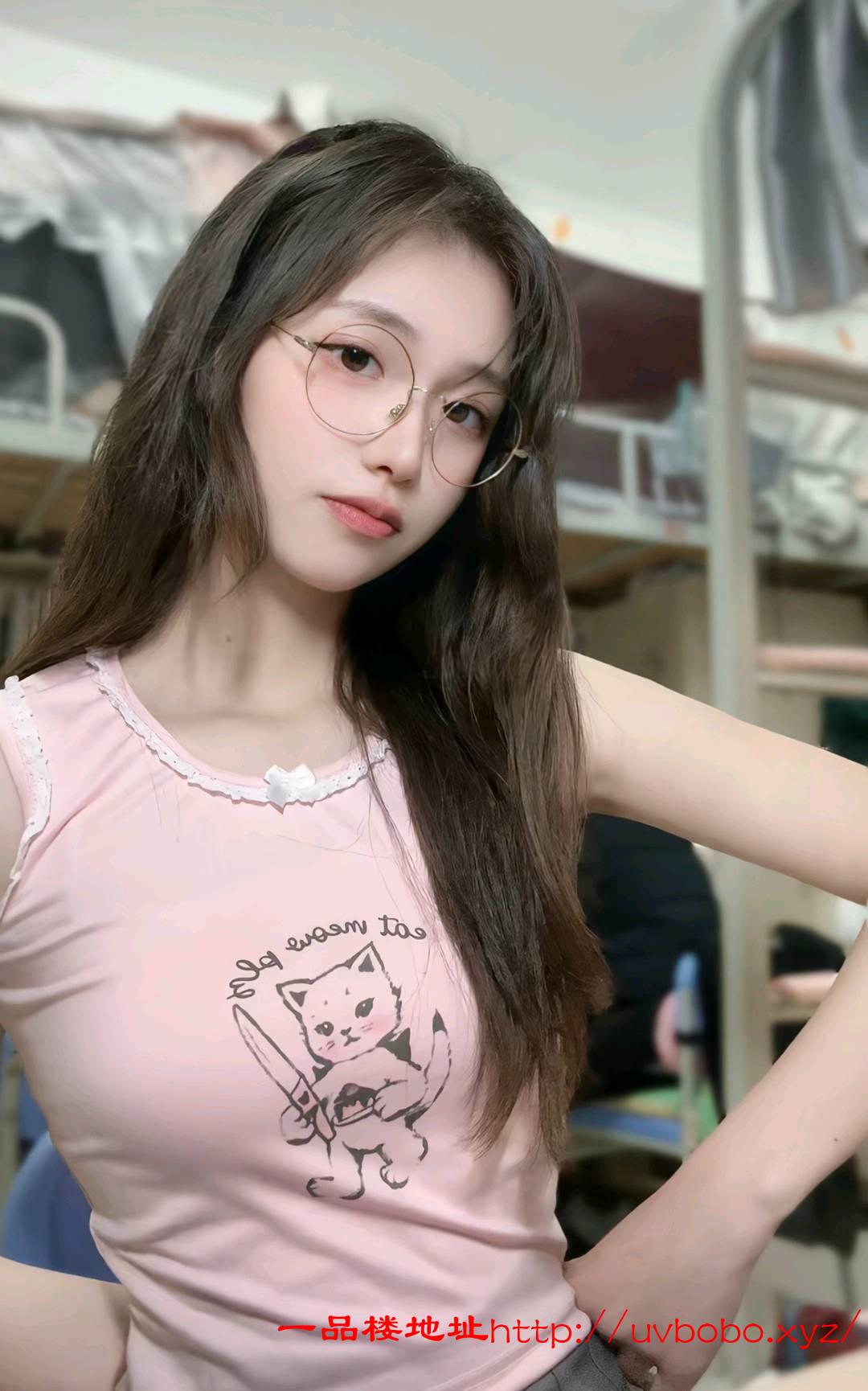 颜值正点小妹下面很紧