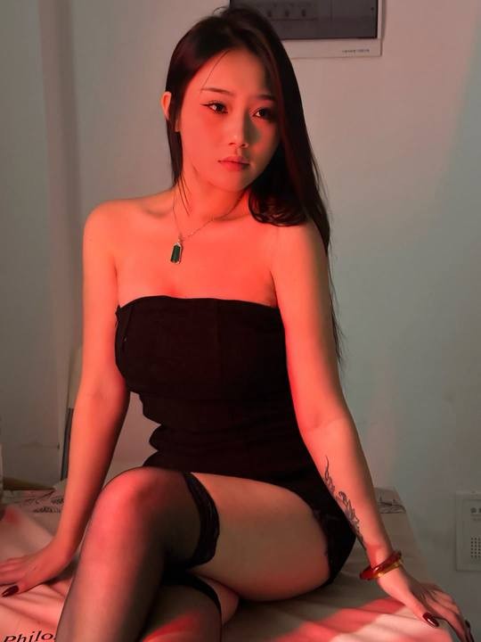 丰满肥臀性感水娃