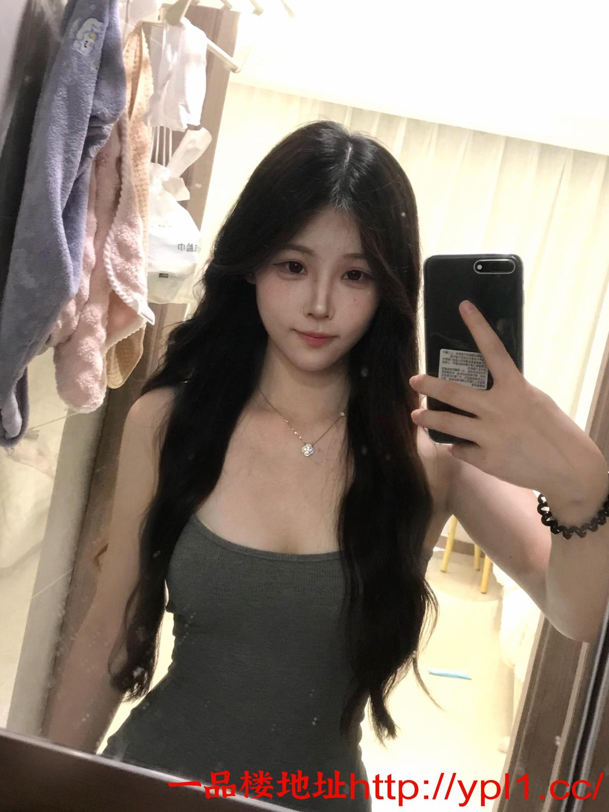 刚下水极品兼职妹妹体验下面还特别紧