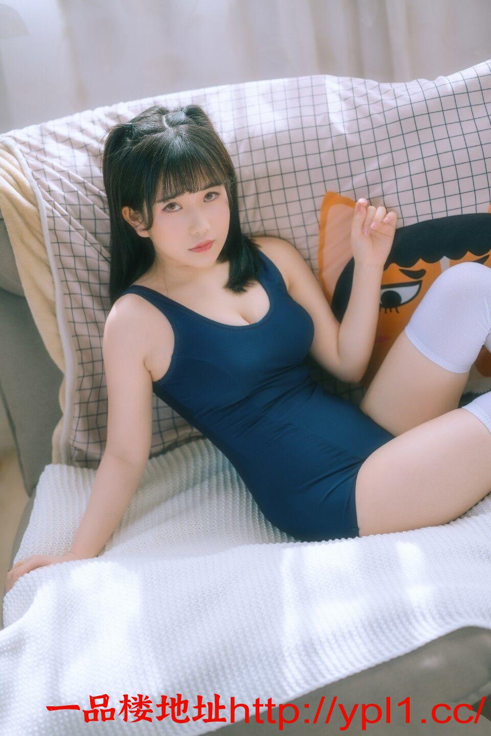 大奶晓臀性感小姐姐