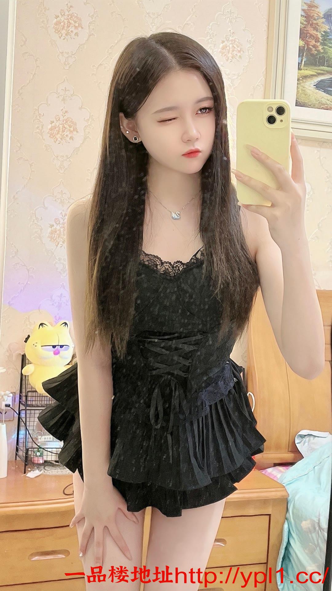 白嫩长腿蜜桃臀骚妹口活一绝