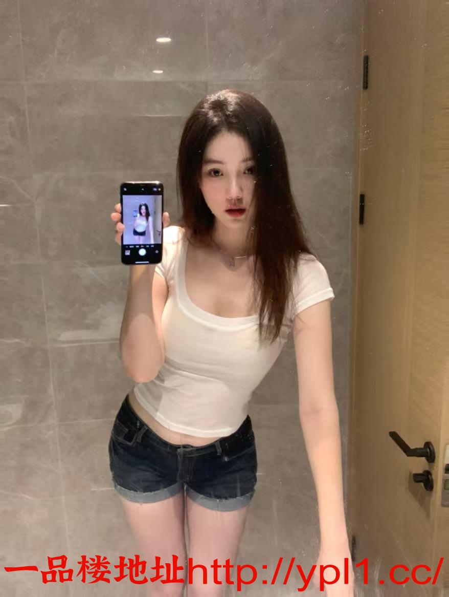 新下海真实艺术生短期兼职三点粉高潮会喷水