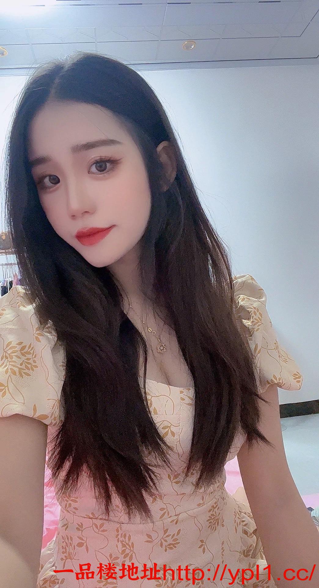 肤白肉嫩的小姐姐