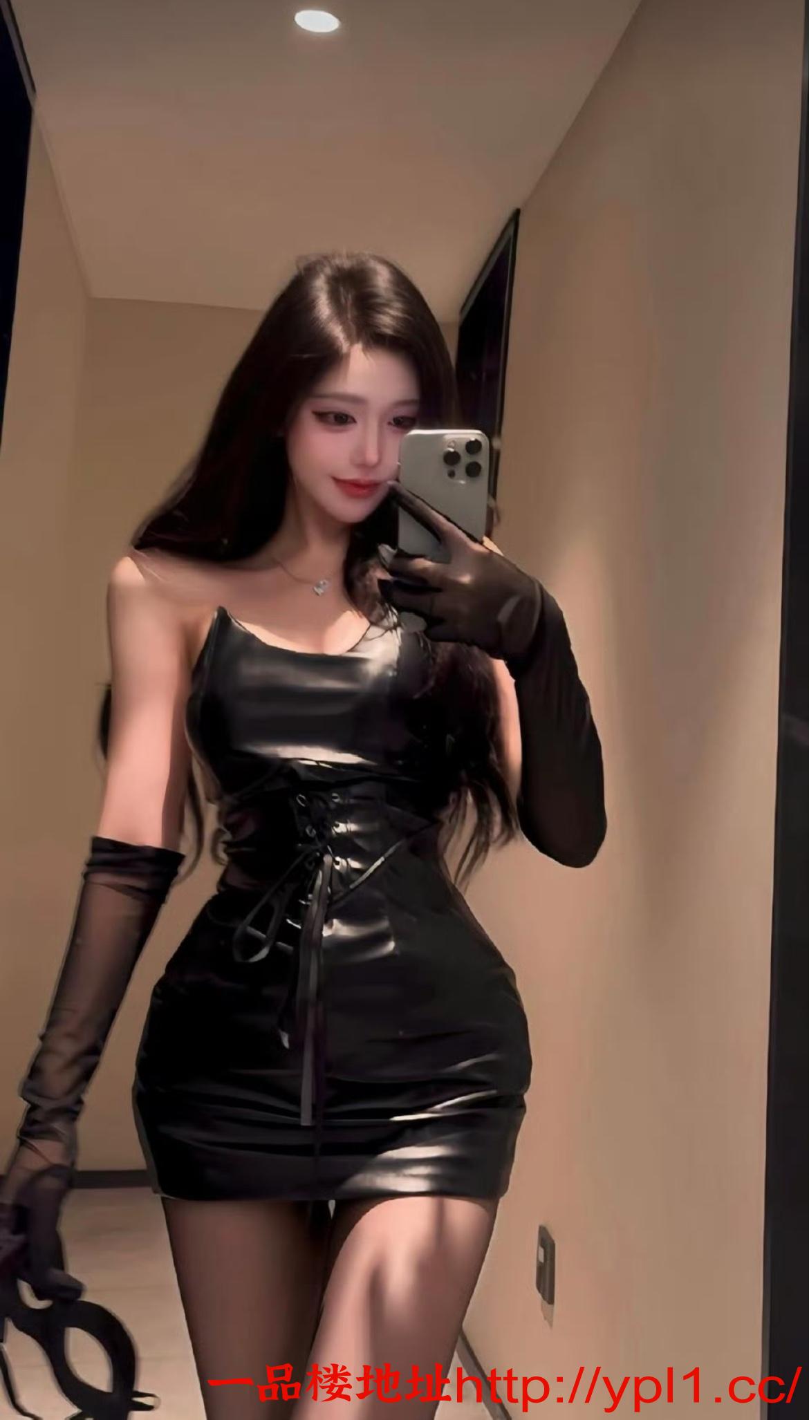 反差嫩妹D奶嫩鲍鱼逼