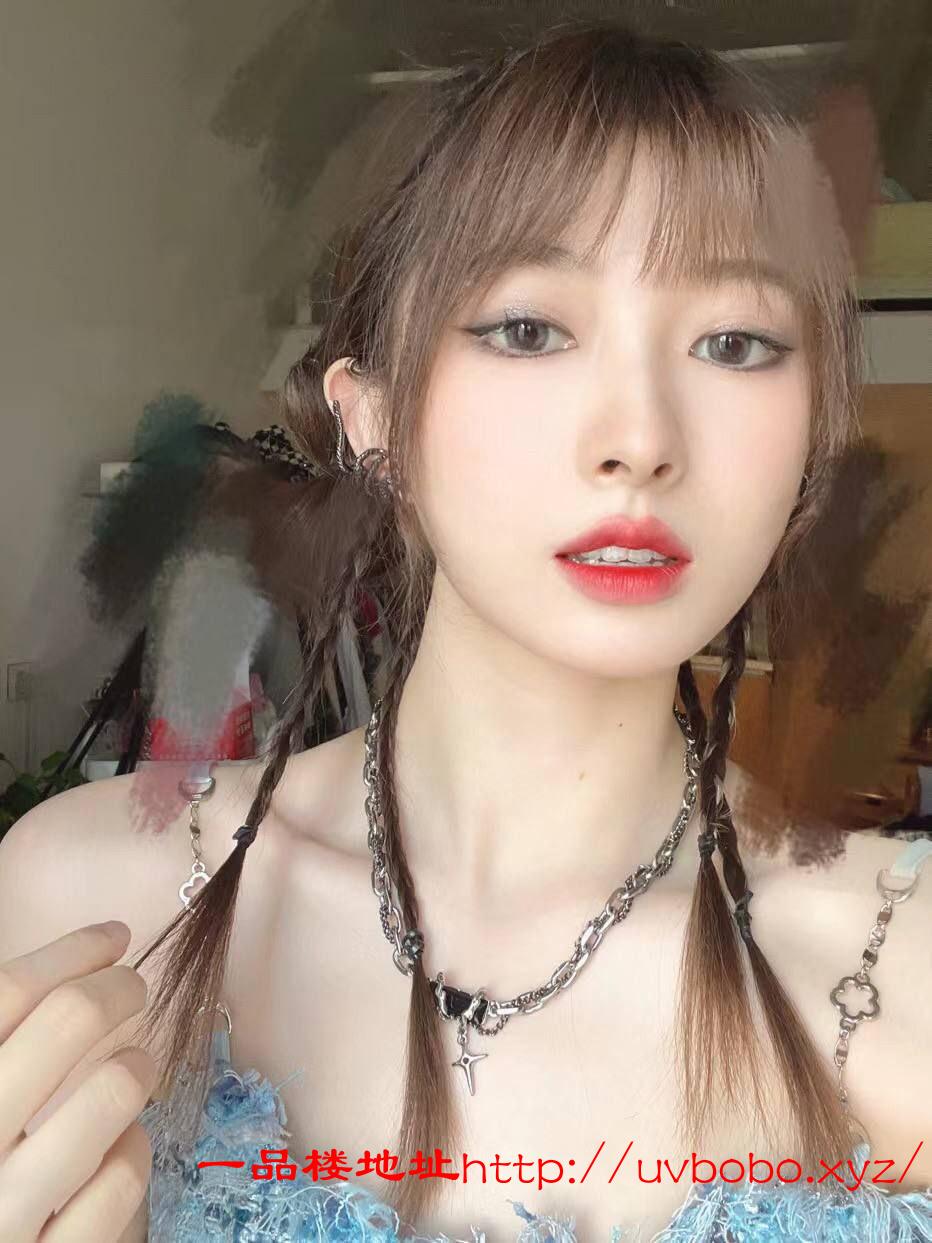 高颜值骚货美女舔蛋蛋特舒服