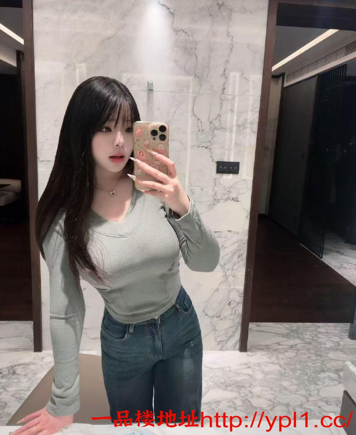 性感制服大奶妹比较玩得开