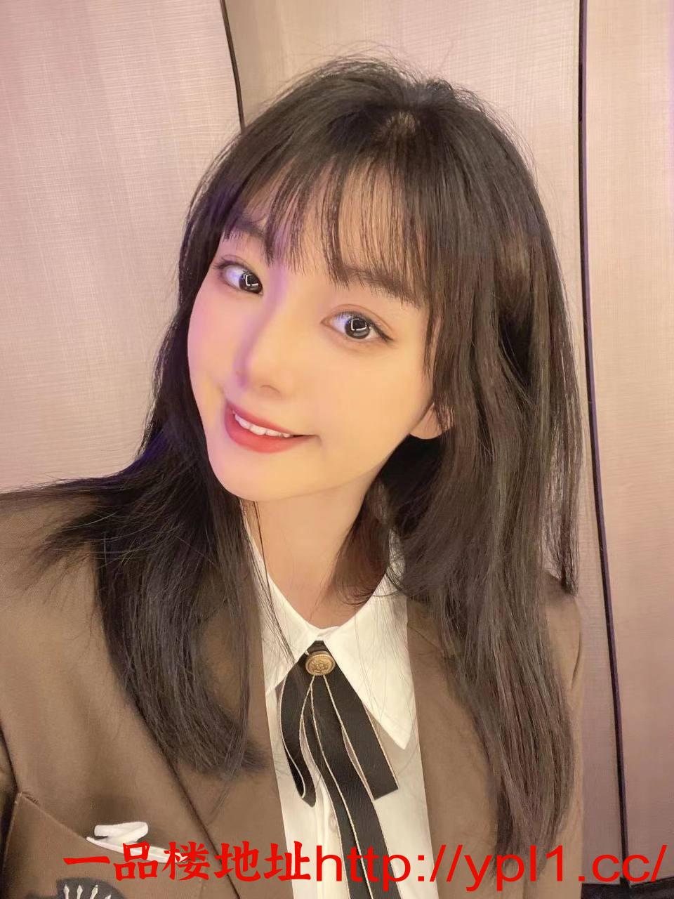 骚逼幼师兼职，三点粉嫩