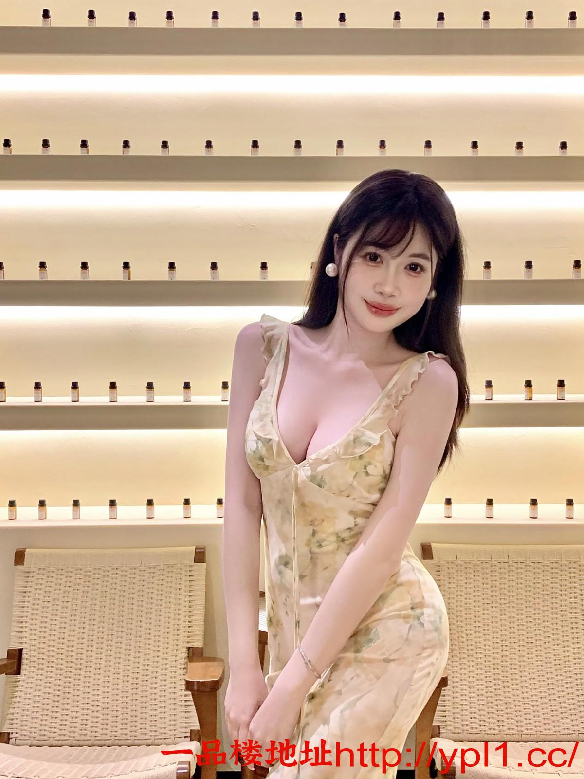 前凸后翘技术好小骚货