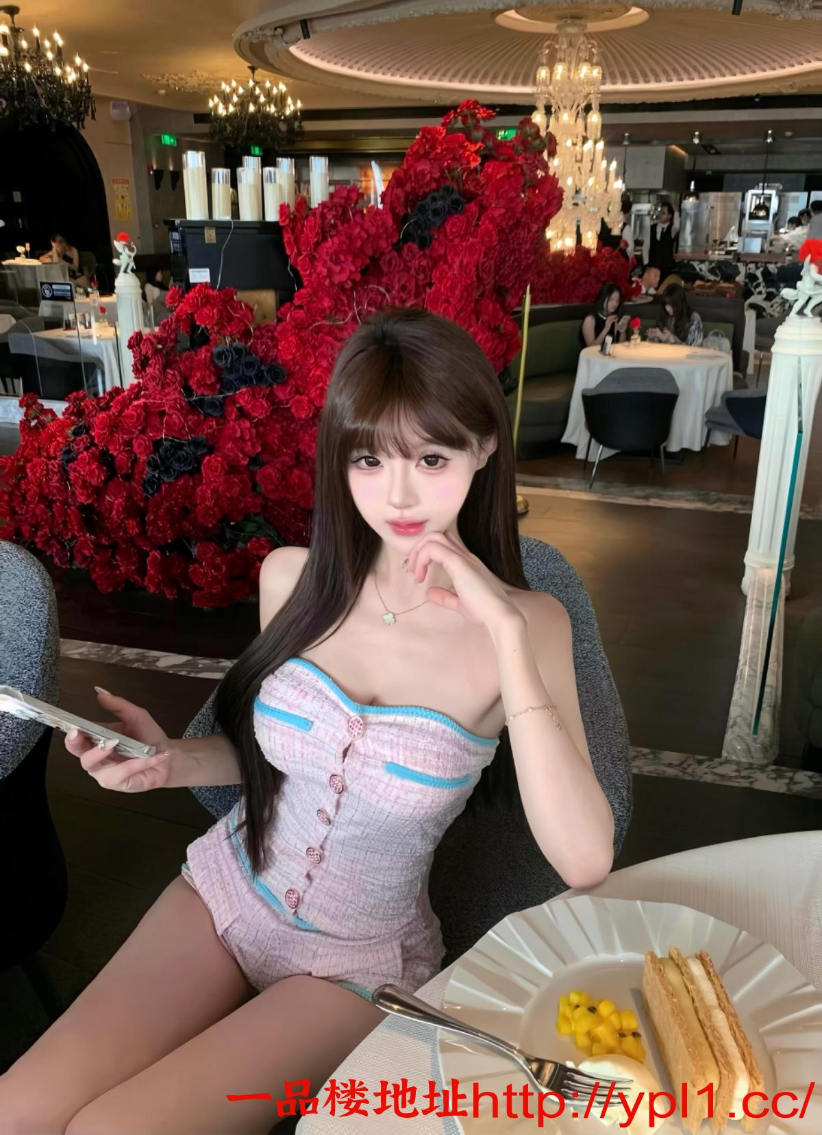 前凸后翘技术好小骚货