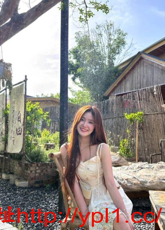 新区兼职制服御姐前凸后翘