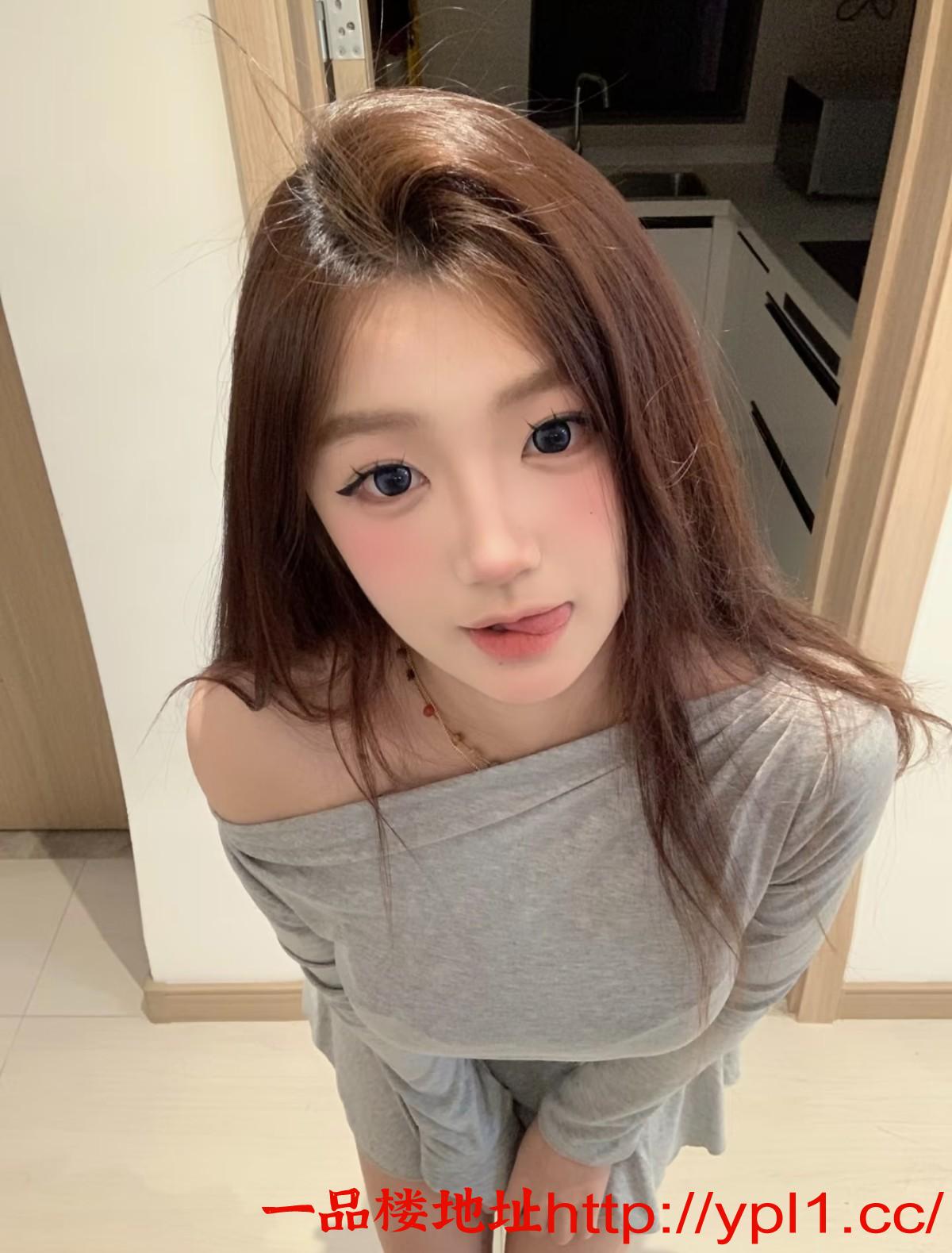 天津妹妹身材苗条诱人清纯听话，小穴水多很漂亮，看了很想舔