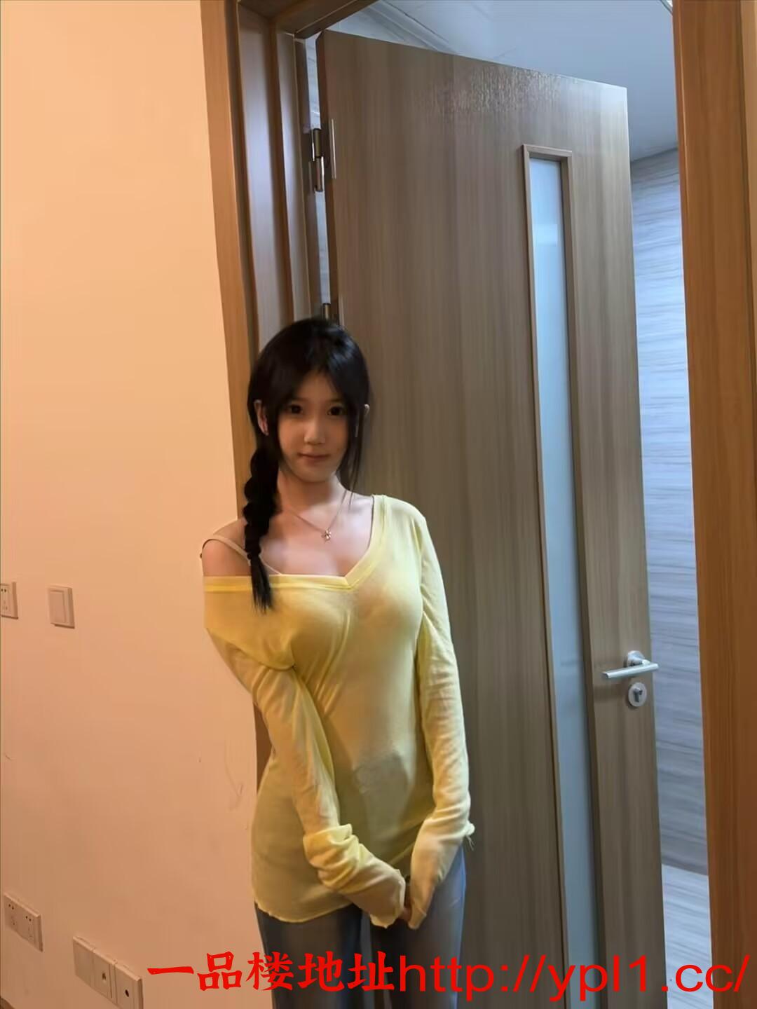 年轻白嫩身材凹凸小美女(可外出）