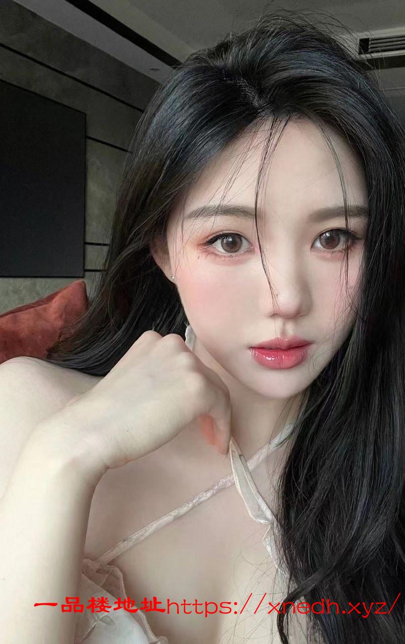 粉嫩多汁的靓妹