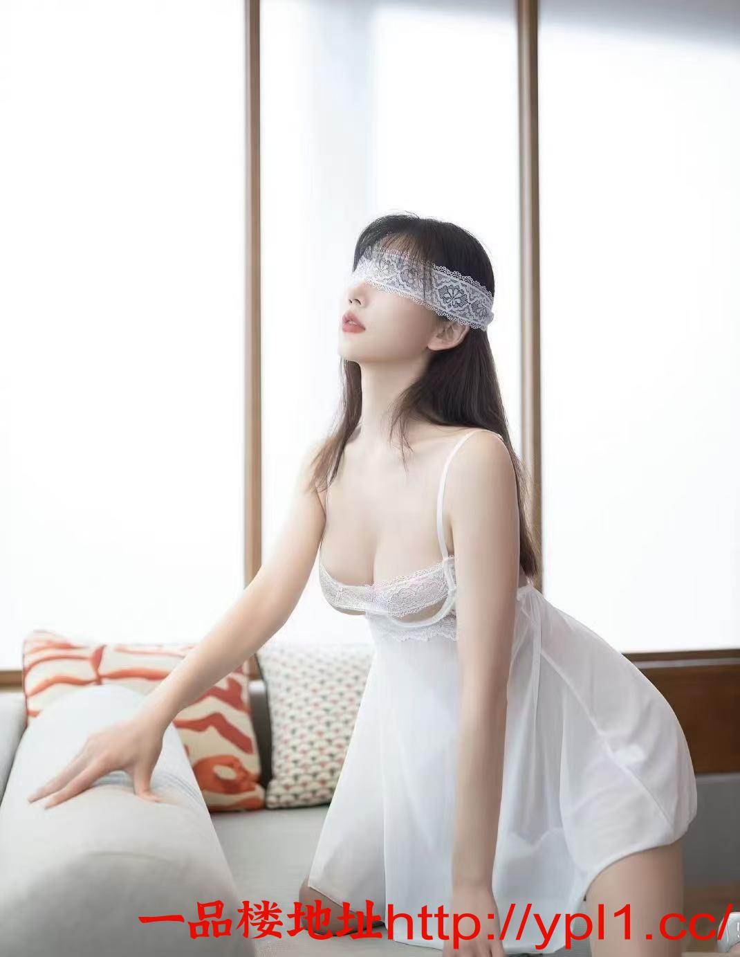 制服诱惑 眼神很勾引人 插的很爽她高潮很快