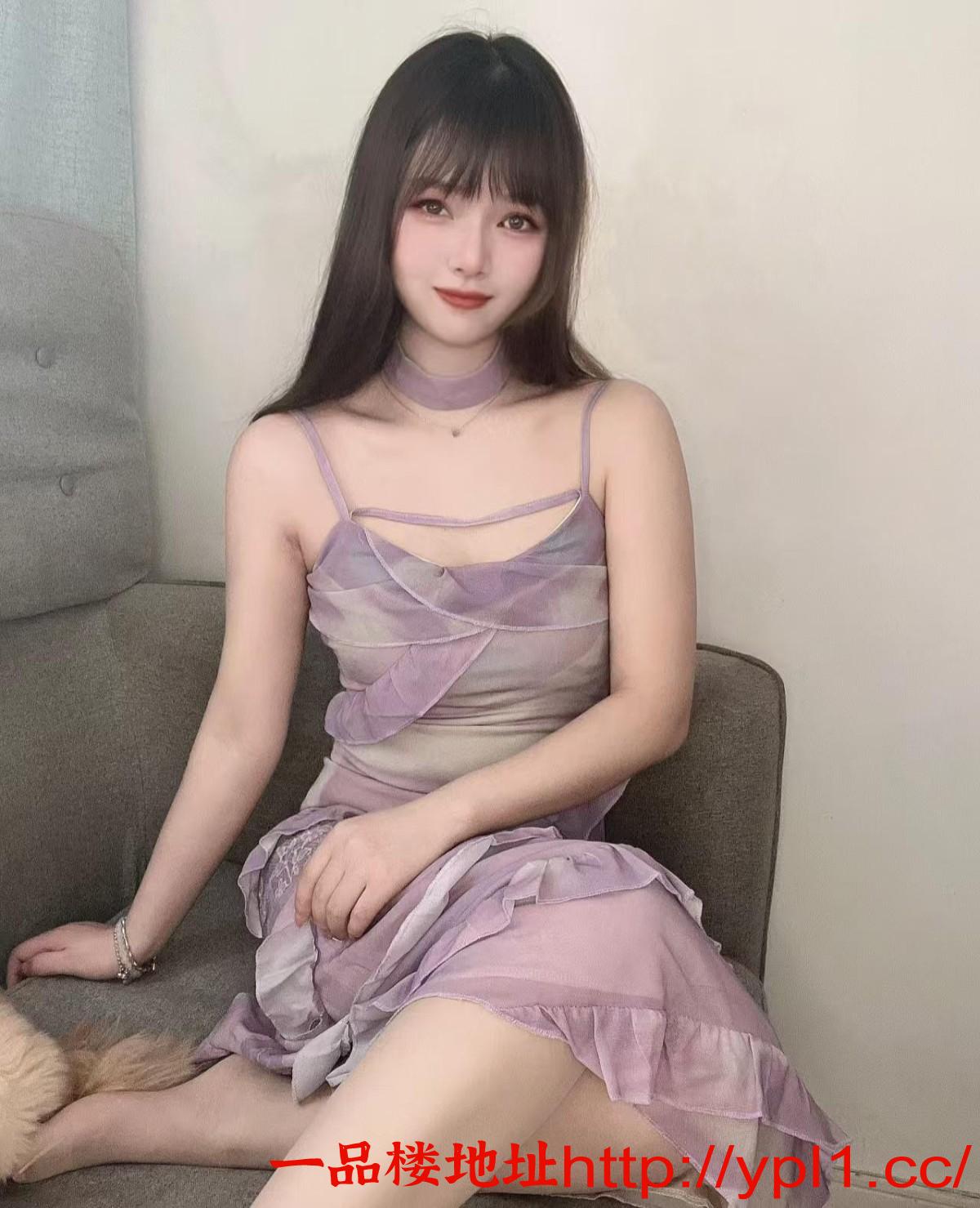 制服御姐前凸后翘