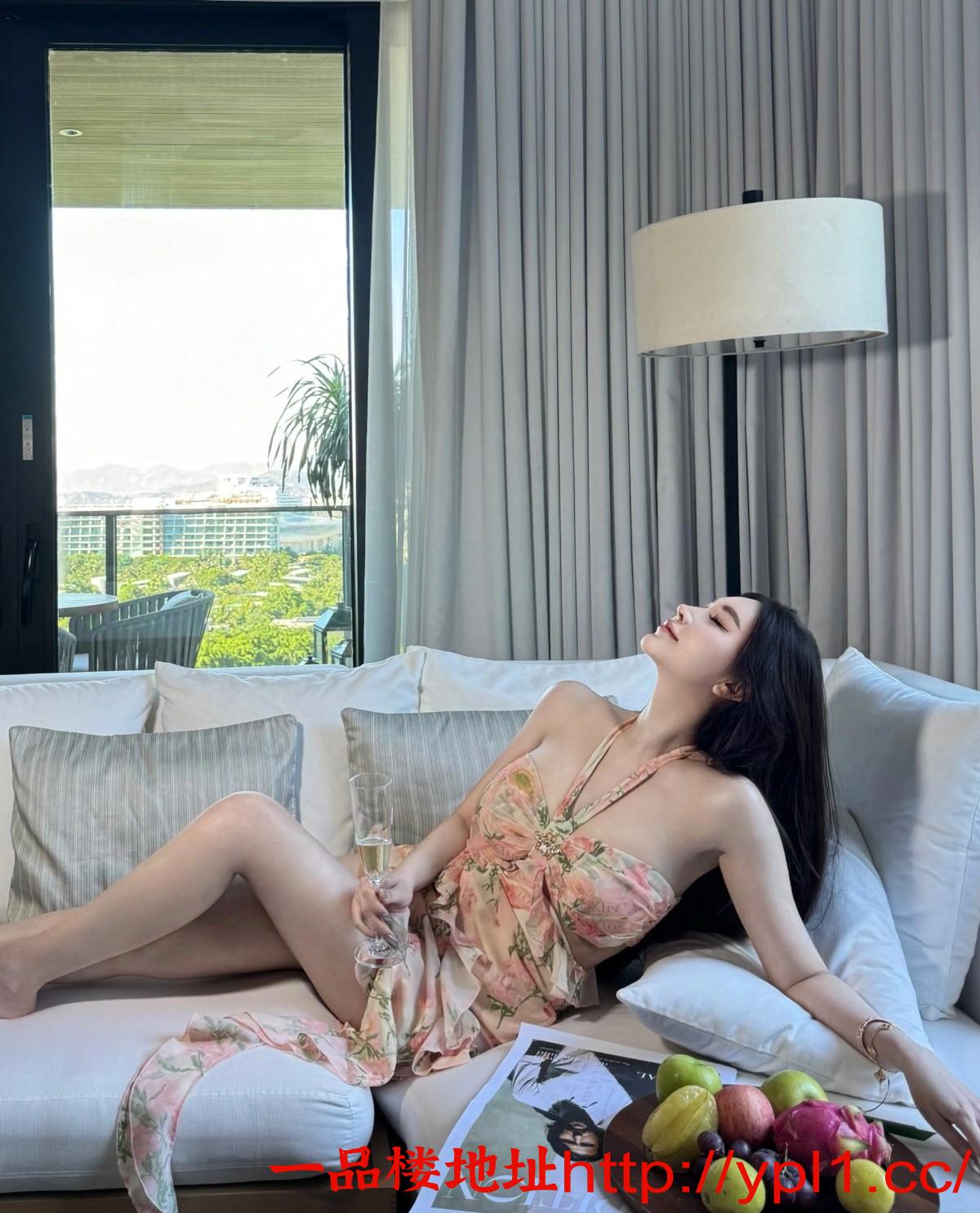 性感妩媚服务棒很骚的美女