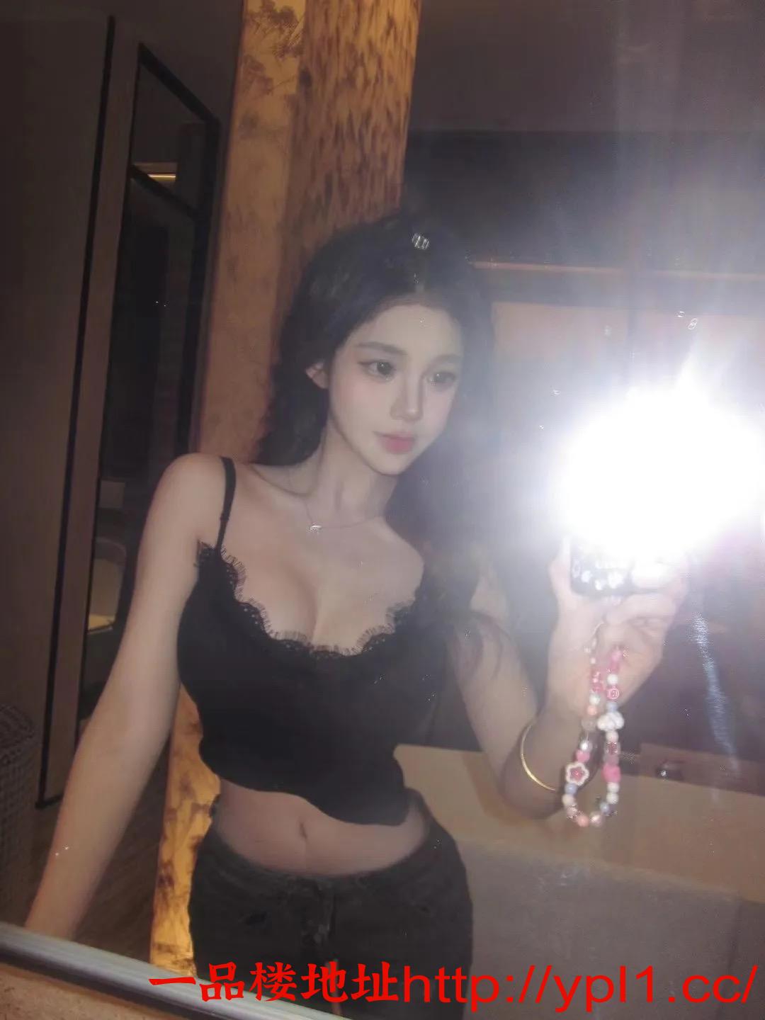 兼职御姐粉鲍白臀前凸后翘易高潮