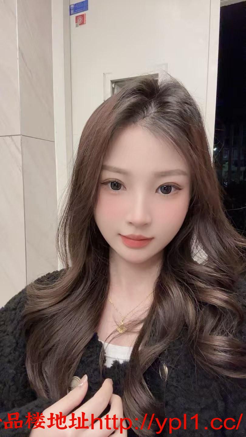 迷人咪咪尺寸相当饱满