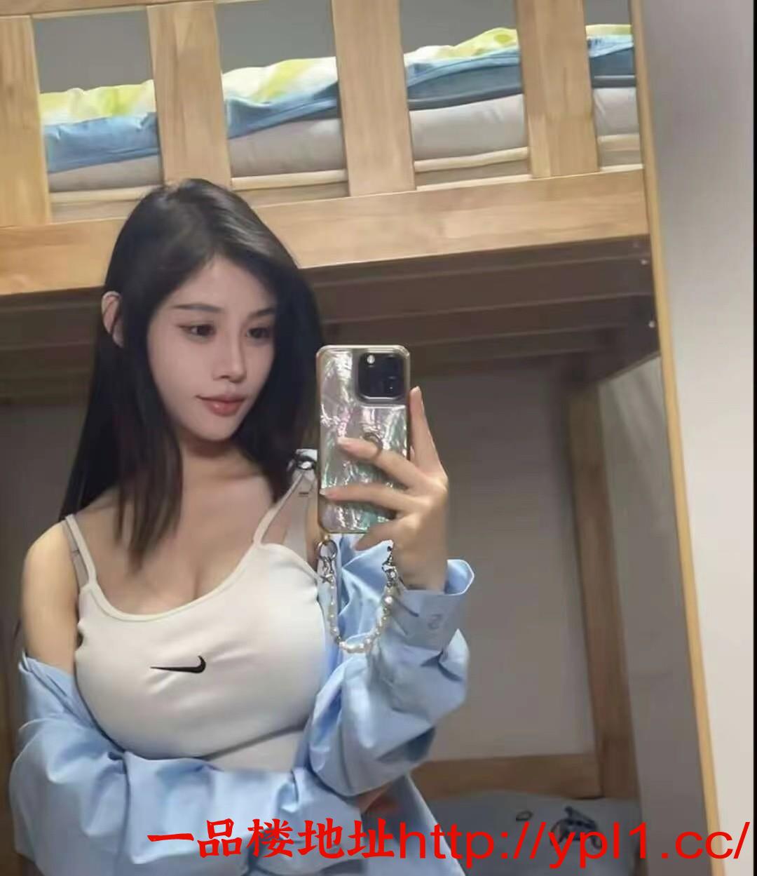 肤白大胸风骚妹子