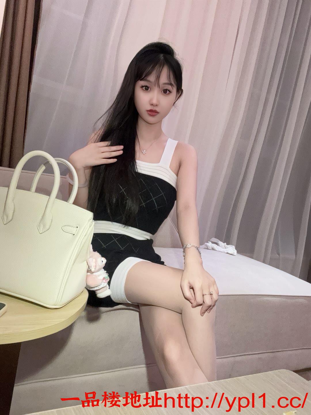 骚货妹妹身材超棒小穴很紧淫水很多！