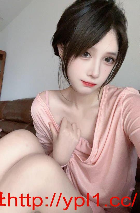 招人喜欢的妹子胸脯饱满