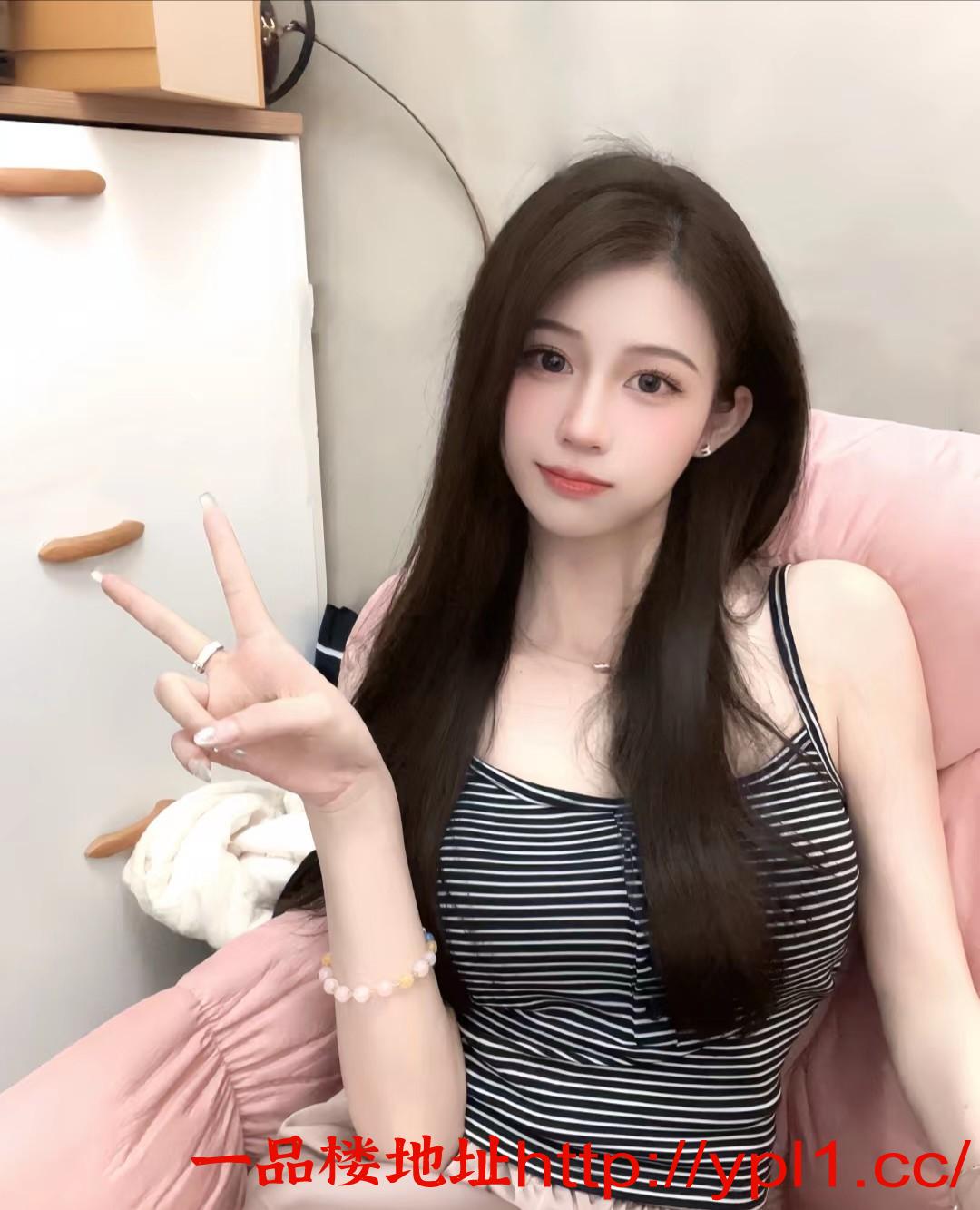 性感温和娇小妹子让我舍不得用力