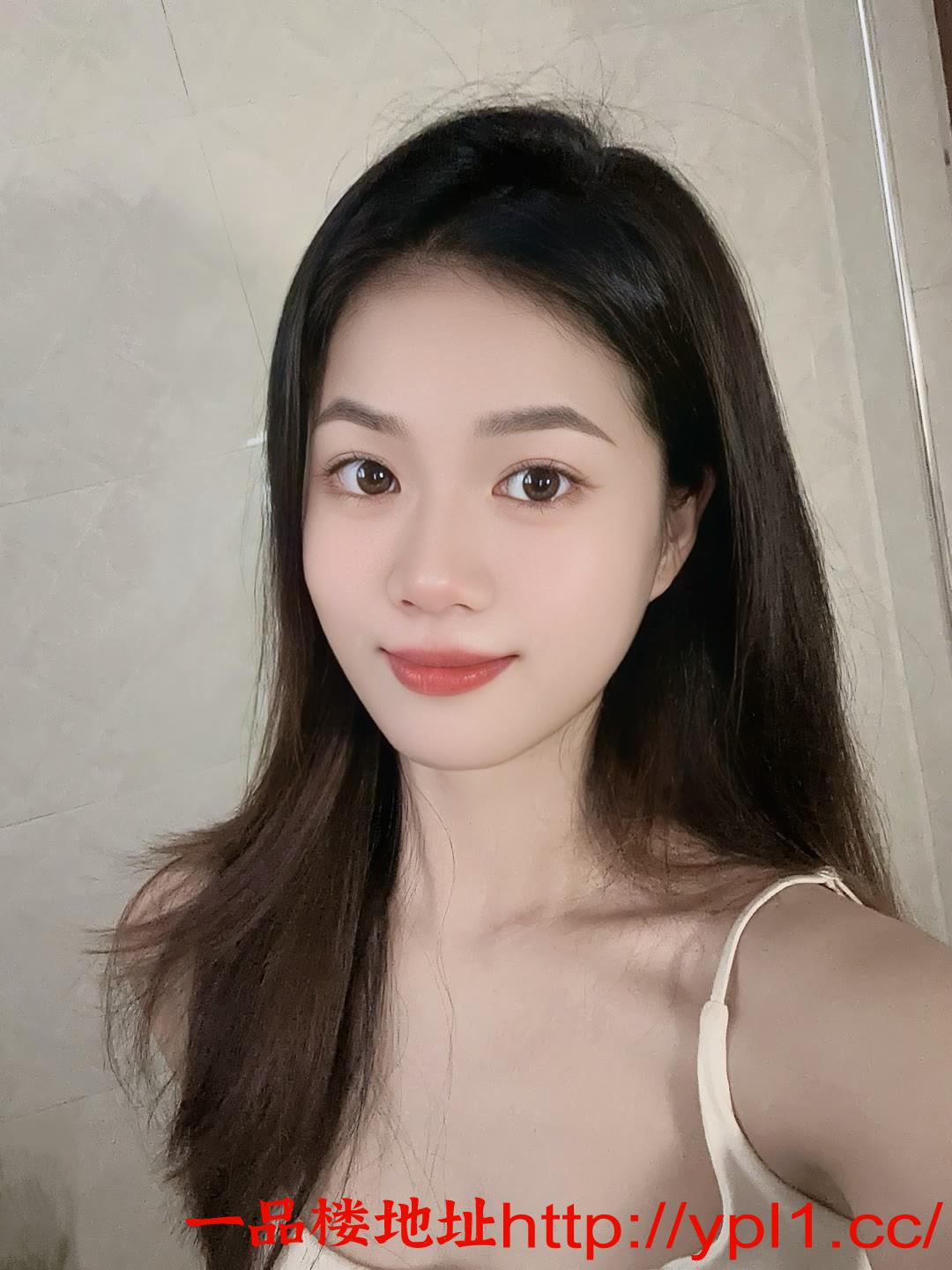 蜜桃汁水多萝莉型小嫩妹