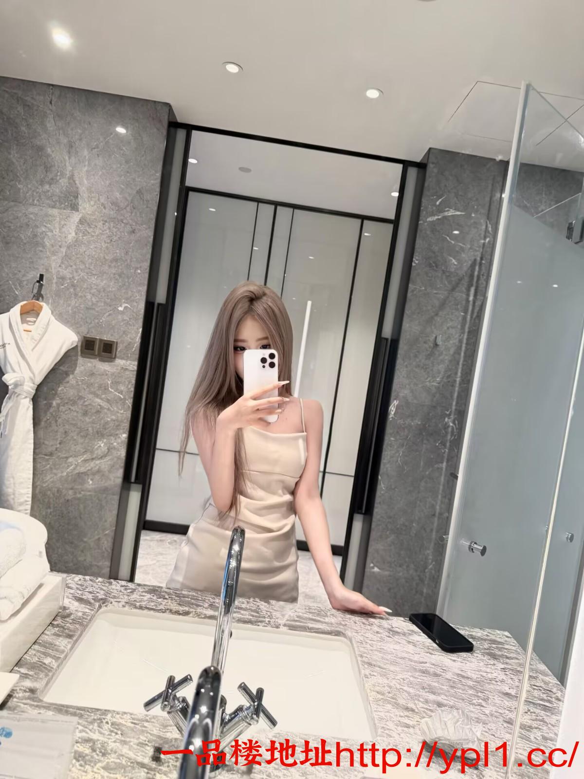 女大学生兼职，粉嫩的直接用舌头(可外出)