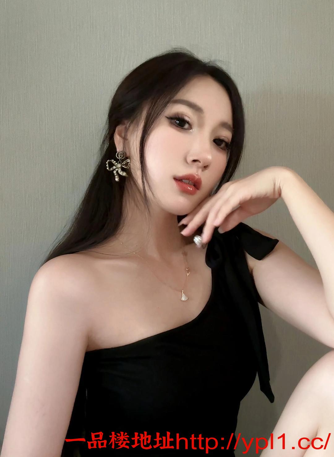 兼职御姐性感黑丝蜜桃臀