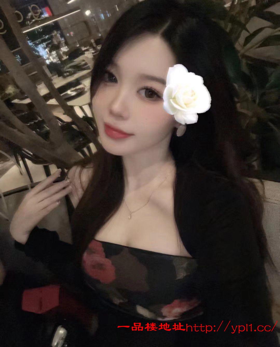 兼职制服御姐前凸后翘