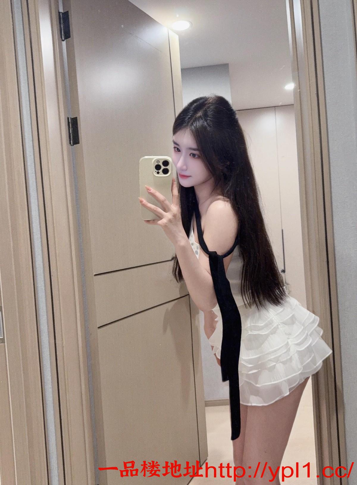 禅城青春翘臀制服美女