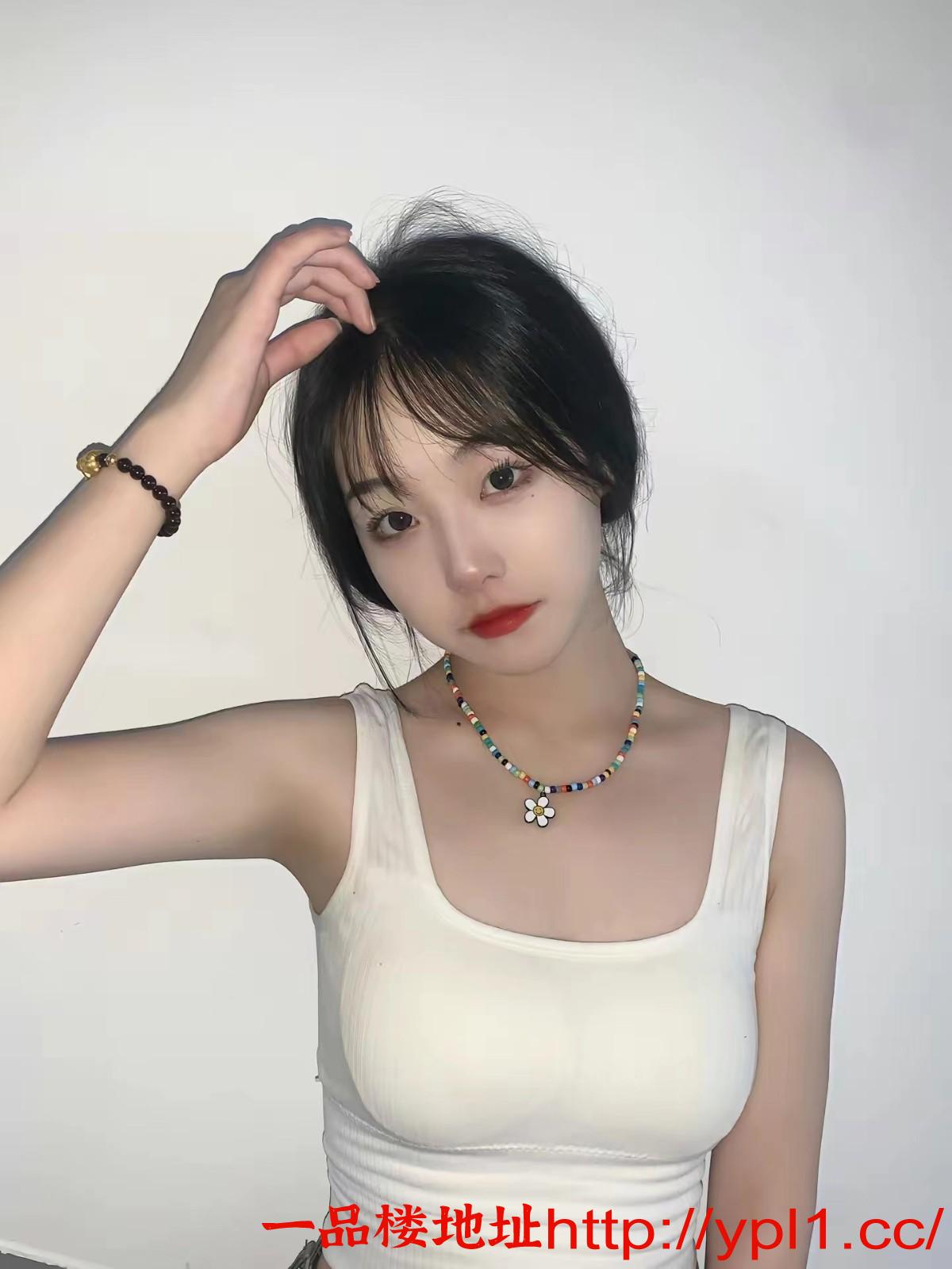 嫩妹子青春正好三点粉嫩，羞涩新小妹妹小穴粉嫩耐操