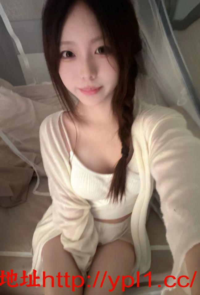 00后大长腿自己做，粉嫩超漂亮，温柔体贴服务一流，性感爆乳，紧B水多