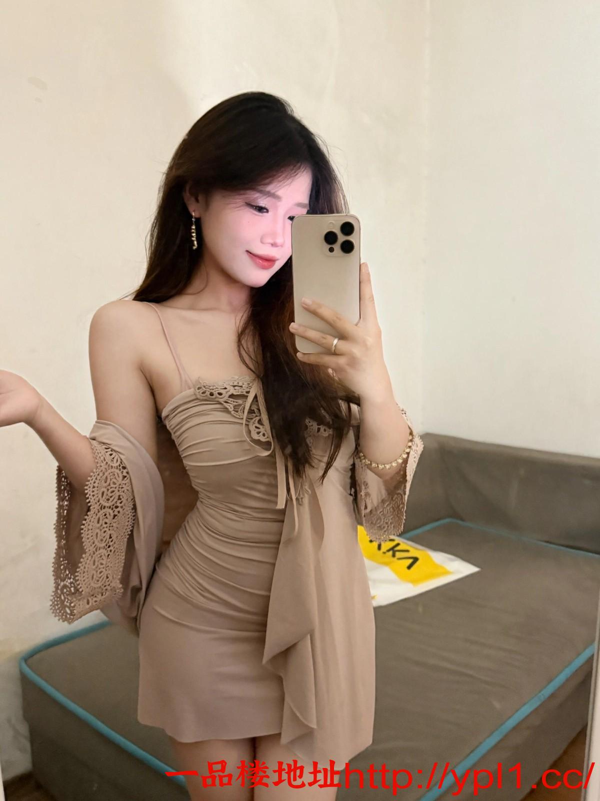 南湖性感长腿蜜桃臀骚女