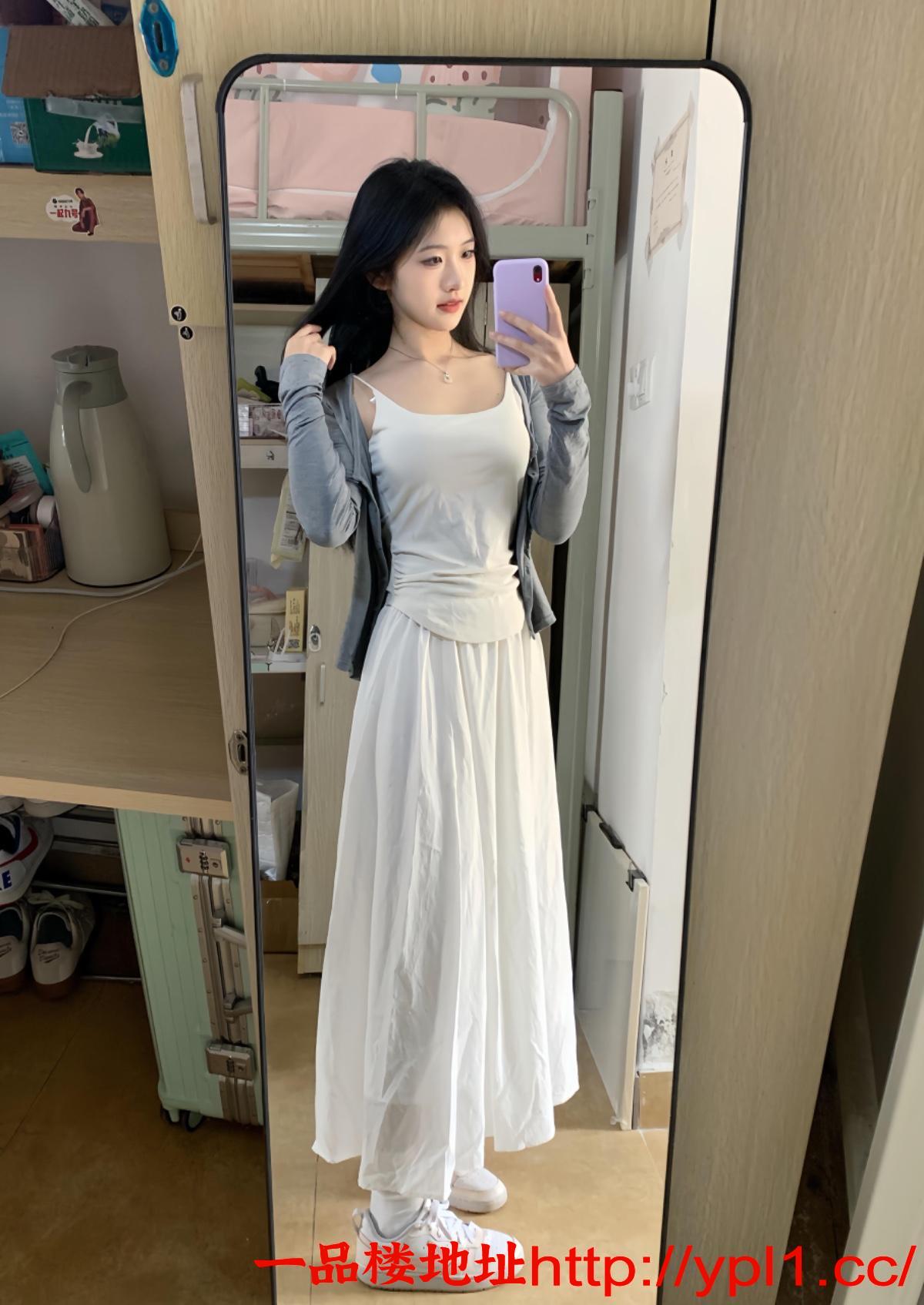 00后美女下海一碰就湿淫水多有丝袜制服（可外出）