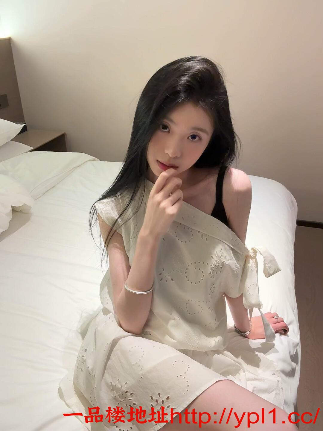 一个极品妹妹，逼紧水多，叫床杠杠的！