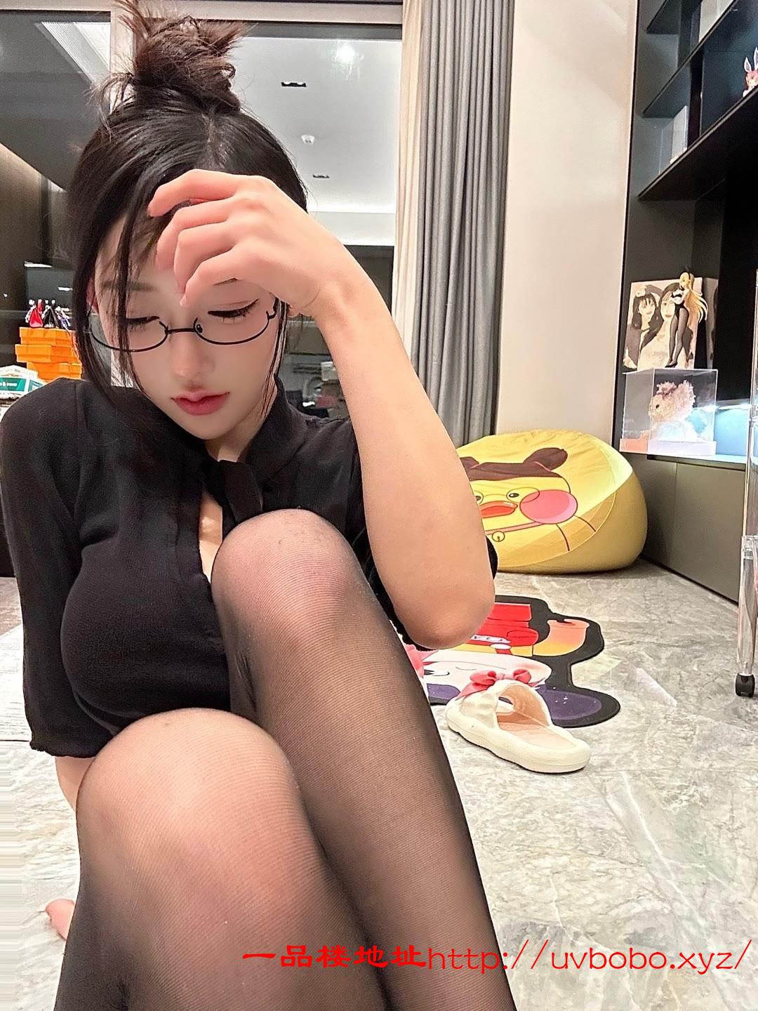 临平区黑丝OL小御姐范