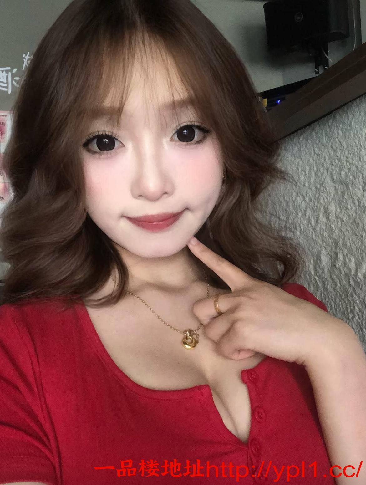 皇姑嫩妹骚逼水多姿势多奶子圆润