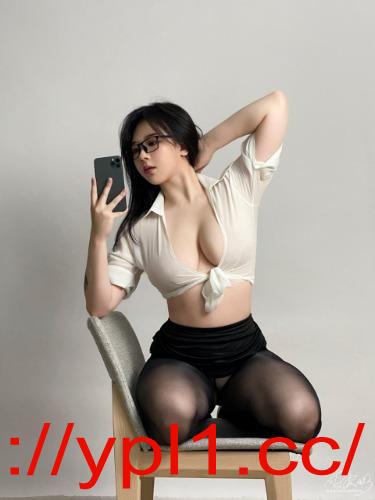 兼职粉嫩白虎鲍鱼大姐姐